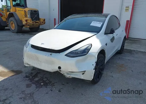 2022 Tesla Model Y Long Range Dual Motor All-Wheel Drive from USA, damaged, VIN 7SAYGAEE2NF542463